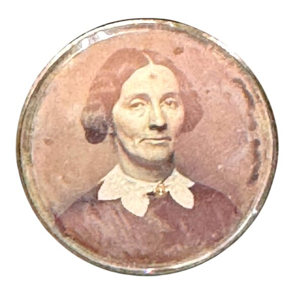 Vintage Collectible Historical Portrait Button Antique Memorabilia Woman Dress - Picture 1 of 4